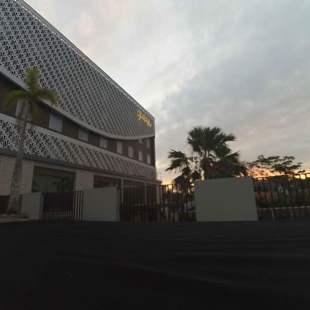 Grand Kolopaking Hotel Kebumen Exterior foto