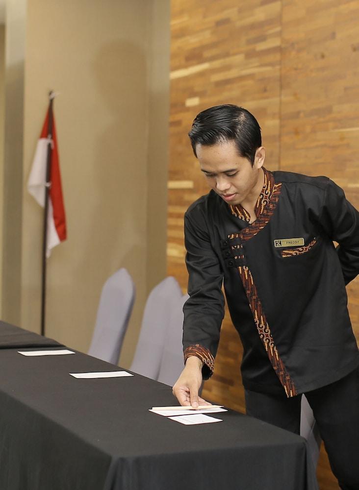 Grand Kolopaking Hotel Kebumen Exterior foto
