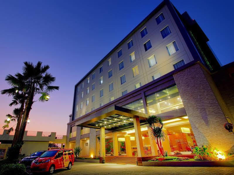 Grand Kolopaking Hotel Kebumen Exterior foto